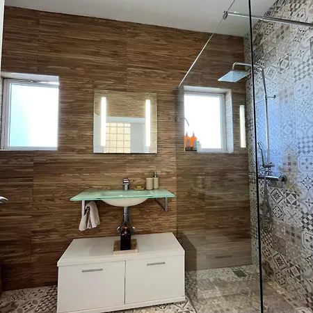 Sunlit Hideaway With Penthouse Charm * Birkirkara