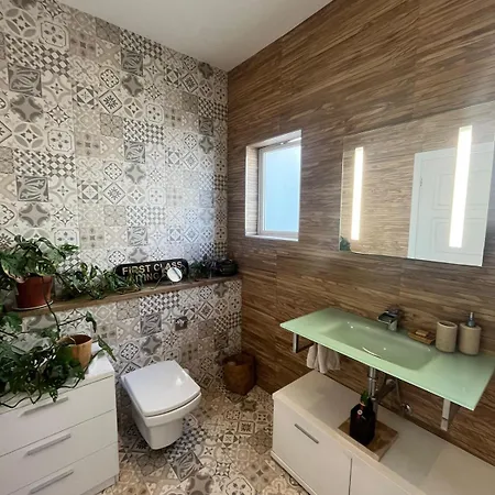 Apartment Sunlit Hideaway With Penthouse Charm Birkirkara